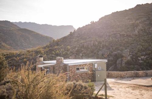Op-die-Berg House | Stayatdestraadt Red Fin Cottage