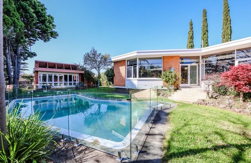 McKinnon House | StayAU 6BR McKinnon Pool Home