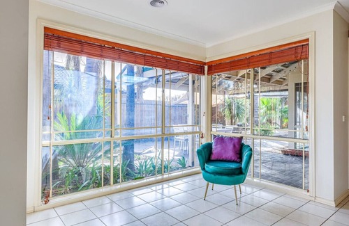 Cranbourne House | StayAU Family Retreat w/Pool Table in Cranbourne