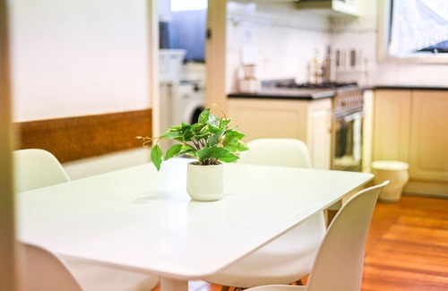Balwyn North House | StayAU Pet-Friendly 4BR Retreat in Balwyn North