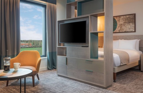 Heathrow Villages Hotel | Staybridge Suites London Heathrow - Bath Road by IHG