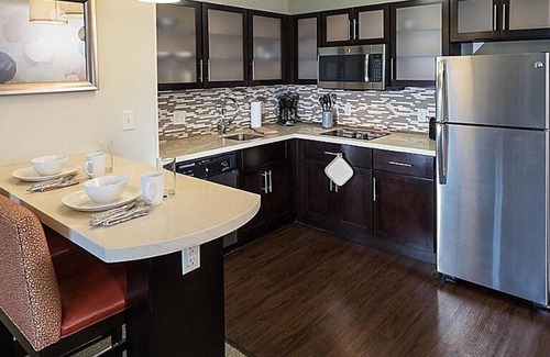 West Omaha Hotel | Staybridge Suites Omaha West by IHG