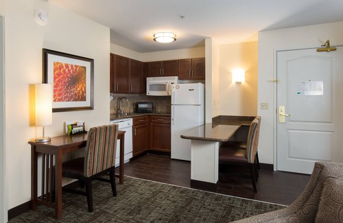 Maumee Hotel | Staybridge Suites Toledo - Maumee by IHG