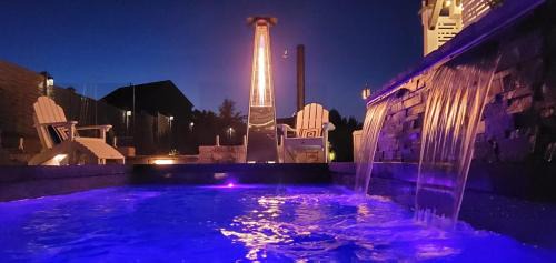 Palmer House | Staycation Oasis! a unique Experience! Heated pool open until October 31st