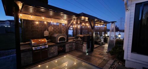 Palmer House | Staycation Oasis! a unique Experience! Heated pool open until October 31st