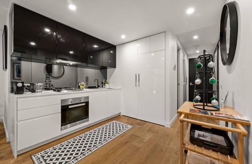 Hawthorn East Apartment | StayCentral - Hawthorn East - Study, 2 Car spaces