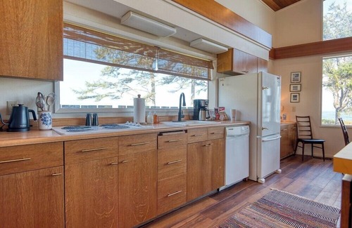 Coos Bay House | #StayinMyDistrict Cape Arago Sanctuary at the Sea