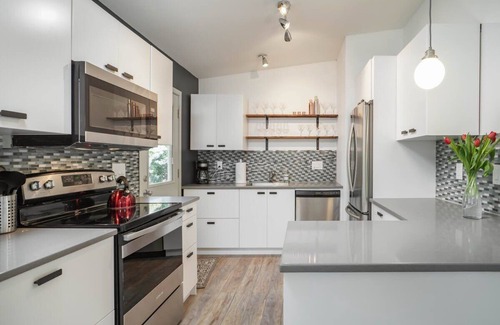 Vose House | #StayinMyDistrict Modern Mid-Century Retreat