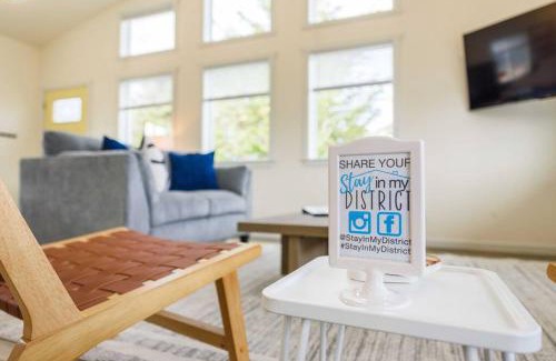 Port Orford Apartment | #StayinMyDistrict Oceanview Studio Loft