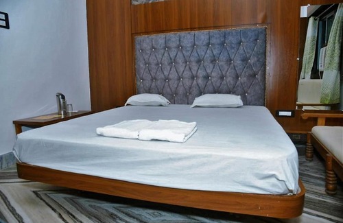Deoghar Hotel | STAYMAKER Aditya Plaza