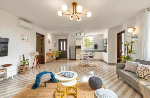 Nerul Apartment | Staymaster Ocean Reef 2BR AC WiFi Pool
