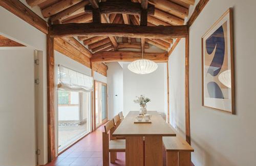 Jongno Apartment | StayMoire Entire Hanok - Central of Seoul