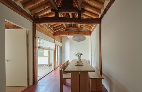Jongno Apartment | StayMoire Entire Hanok - Central of Seoul
