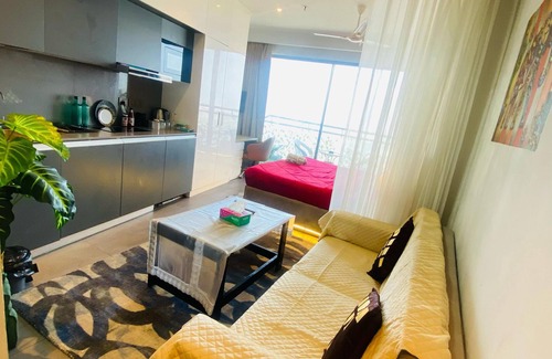 Noida Apartment | Stays in the vicinity of yamuna river and clouds with in India's tallest tower