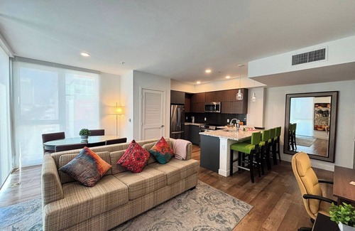 Wilshire Apartment | StaysPro - GORGEOUS Hollywood Living Los Angeles