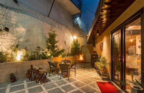 The Mall Road Villa | StayVista at Arncliff Villa 5 Mins from Mall Road