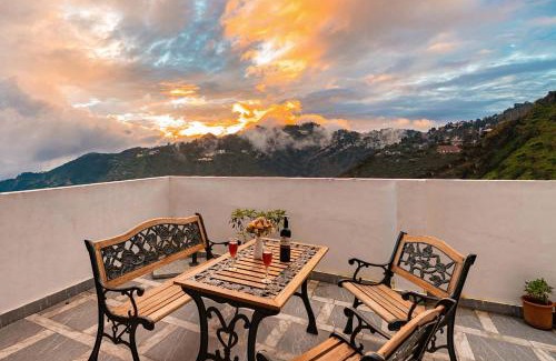 The Mall Road Villa | StayVista at Arncliff Villa 5 Mins from Mall Road