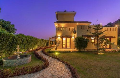 Gurugram Villa | StayVista at Bliss In The Woods w Outdoor Pool - Gurgaon