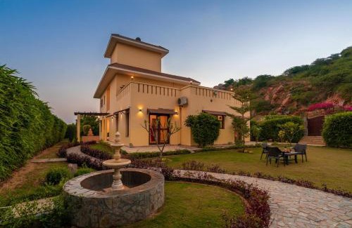 Gurugram Villa | StayVista at Bliss In The Woods w Outdoor Pool - Gurgaon