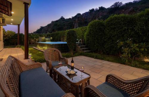 Gurugram Villa | StayVista at Bliss In The Woods w Outdoor Pool - Gurgaon
