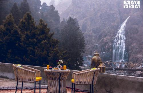 Srinagar Villa | StayVista at Frozen Fall - Tangmarg with Breakfast Included