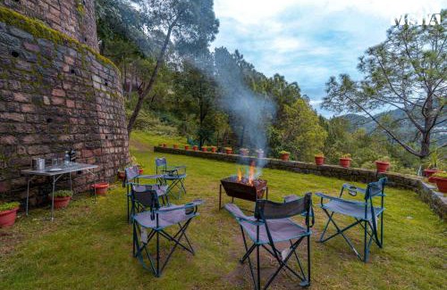 Kasauli Villa | StayVista at Gulmohar Estate - 5BR Luxury House in Kasauli with Bonfire, BBQ & Lawn