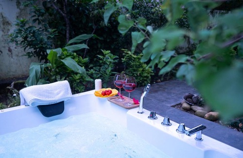 Bullawala Villa | StayVista at Jackfruit Villa with Jacuzzi