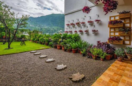 Bhimtal Villa | StayVista at Lakeview Manor - Indoor & Outdoor Games