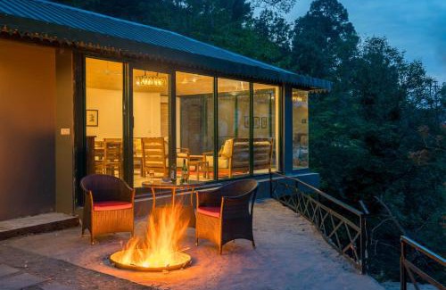 Kasauli Villa | StayVista at Padam Hill- Pet Friendly Villa with Garden