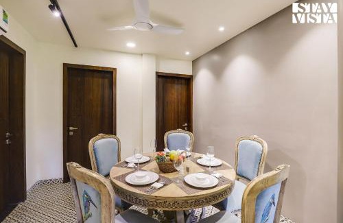 Pachmarhi Apartment | StayVista at Pandav Greens with Lawn & Bonfire