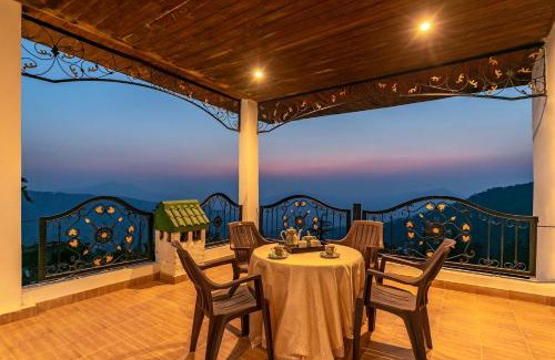 Chail Villa | StayVista at Raas Villa with BBQ & Bonfire