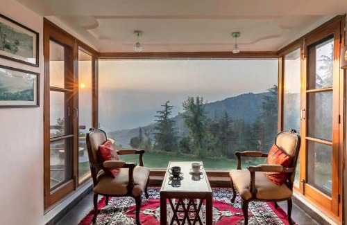 Chail Villa | StayVista at Raas Villa with BBQ & Bonfire