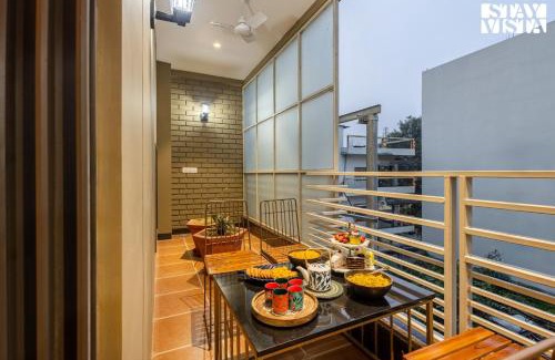 Mahmoorganj Apartment | StayVista at Sunrise Apartment with Heater, WiFi