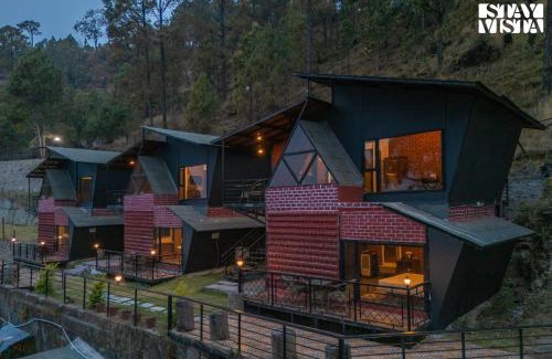 Lansdowne Resort | StayVista at tatvam-Mountain views & EV Station