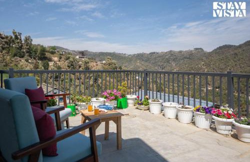 Kaul Villa | StayVista at The Sage Brook - Lawn & Bonfire