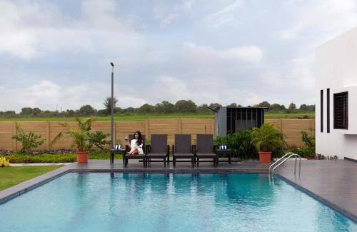 Nashik Villa | StayVista's Le Bon Horizon - Hillside Elegance with Chic Interiors, Poolside Serenity & Picturesque Gazebo - Proximity to Sula