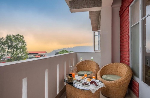 Gangtok Villa | StayVista's Mystic Nest - Mountain & Valley-View Apartment with Contemporary Interiors & Modern Amenities