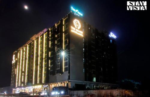 Shyam Nagar Apartment | StayVista's Skyline Studio Apartments - Urban Oasis with Terrace, Gym & Bar