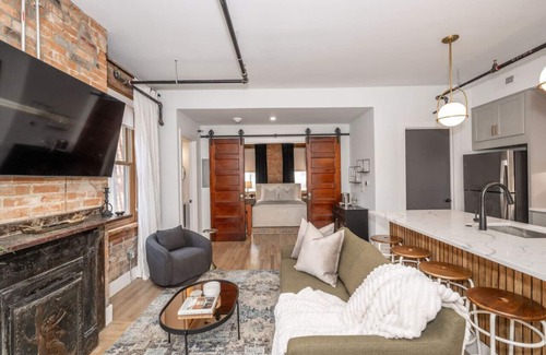 Over-the-Rhine Apartment | StayWade | OTR | Free Parking