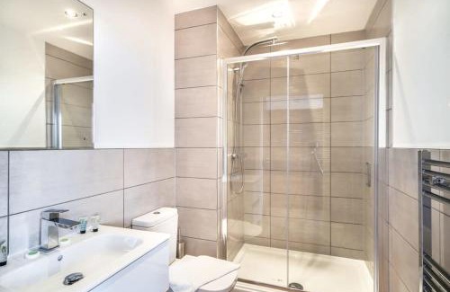 Old Trafford Apartment | StayZeni, Alexandra Rise Manchester Studio