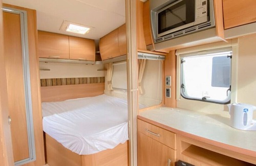 Little Missenden House | StayZo Charisma Caravan - in Chiltern Hills