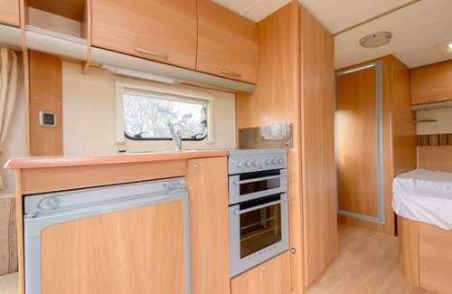 Little Missenden House | StayZo Charisma Caravan - in Chiltern Hills