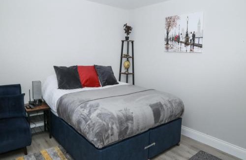 Crofton Park Apartment | StayZo - Crofton Park - Central London refurbished Studio