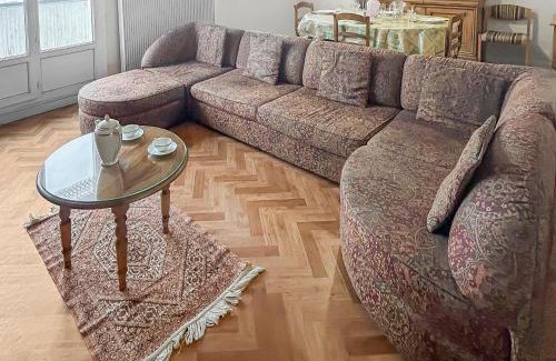 Saint-Cyr-sur-Loire Apartment | StCyrSurLoire Lumineux et bien situé avec balcon & parking privé