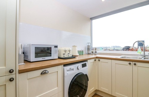 Kirriemuir Cottage | STEADING COTTAGE, pet friendly, with a garden in Kirriemuir