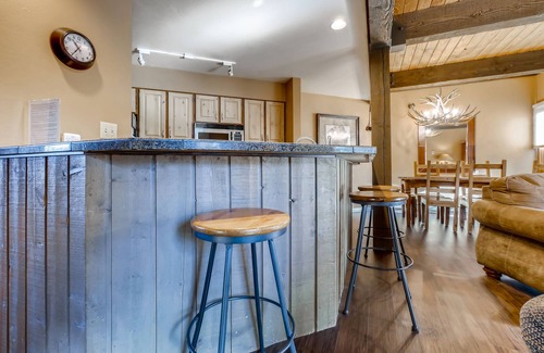 Steamboat Springs Condo | Steamboat Springs Rustic Resort Condo 2 Bed/2 Bath + Patio