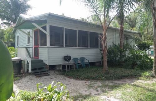 Satsuma House | Stegbone's Fish Camp - Cabin 3