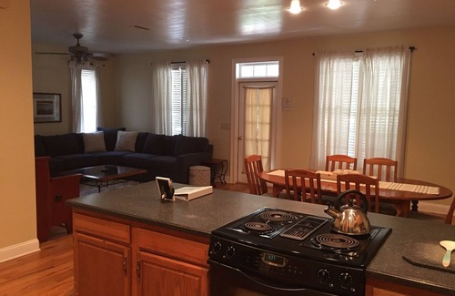 Steinhatchee Cottage | Steinhatchee Landing-Jasmine B -Creekside- Dog Friendly - Third Night Free