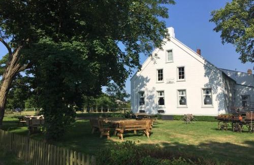 Bunderhee House | Steinhaus Hof