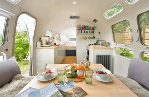 Aberfeldy House | Stella a Luxury vintage airstream #HighlandSpaces